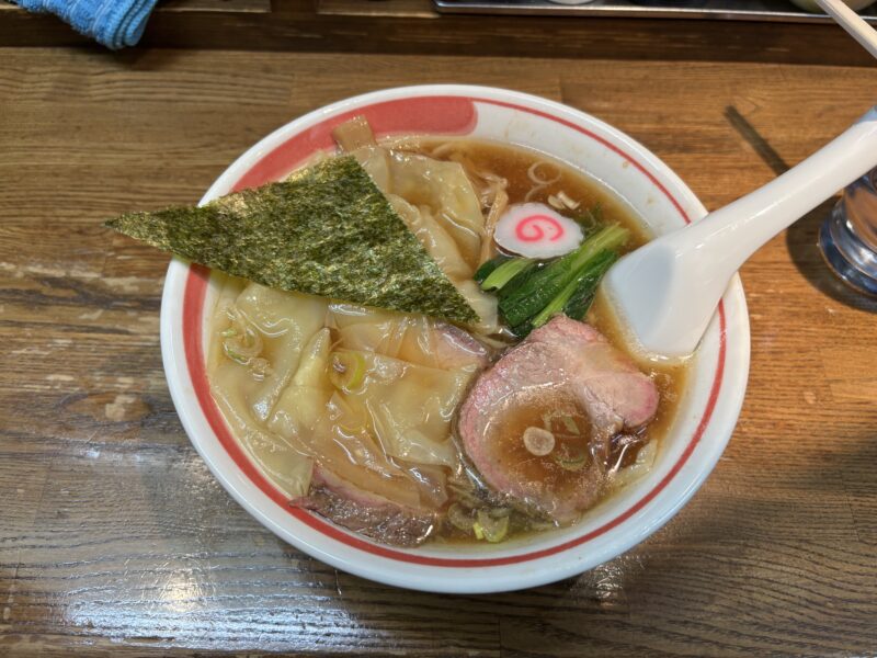 大井町「麺壱 吉兆」透き通るような琥珀色のスープが美しいワンタンメン