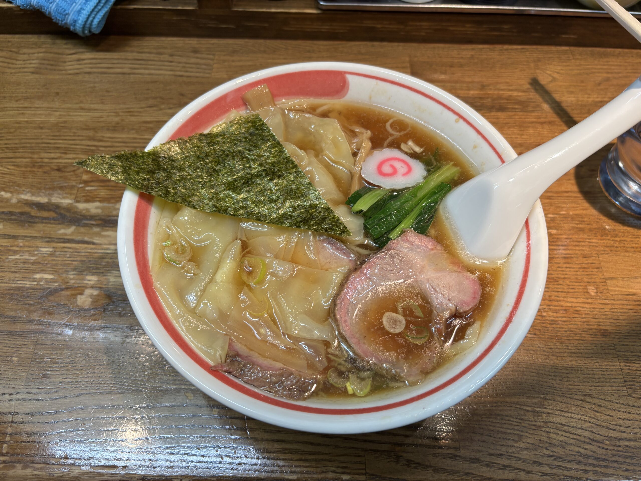 大井町「麺壱 吉兆」透き通るような琥珀色のスープが美しいワンタンメン