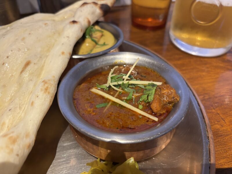 三軒茶屋「シバカリーワラ」チャティナードチキンカレーは重厚でグレイビー