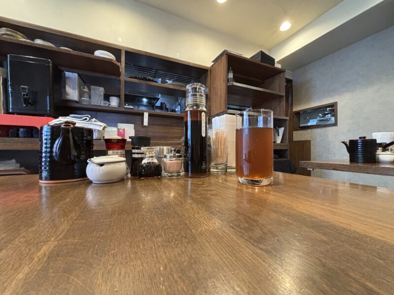 白金高輪「とんかつ王龍」一人客にも嬉しい一人用のテーブルが複数設置