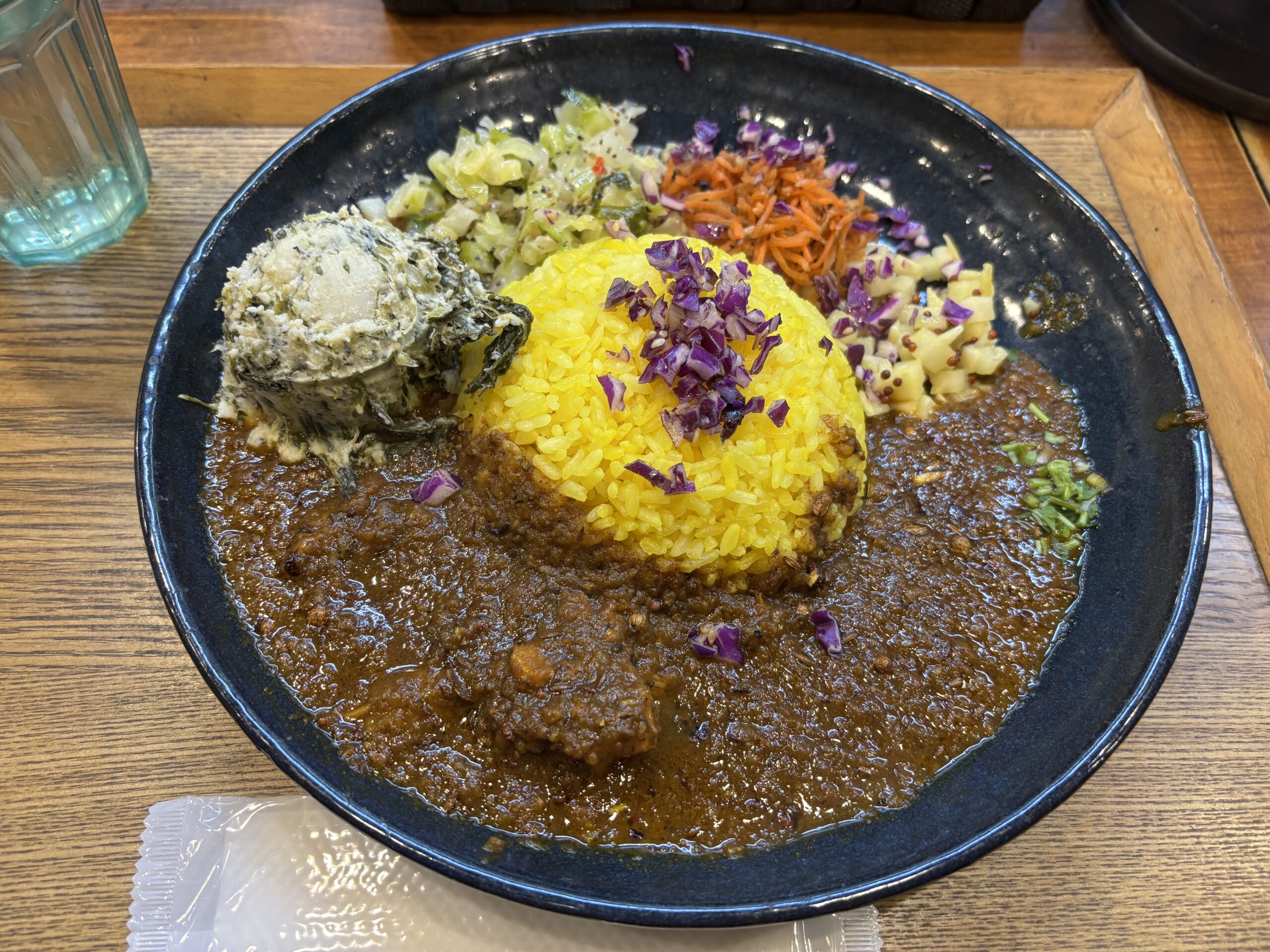 高円寺「ホールスパイスカレー青藍」看板メニューのスパイシーチキンカレーZ定食