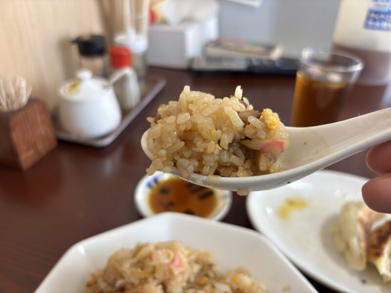 熊谷「餃子むさし屋」醤油風味の香ばしい味わいがクセになるチャーハン
