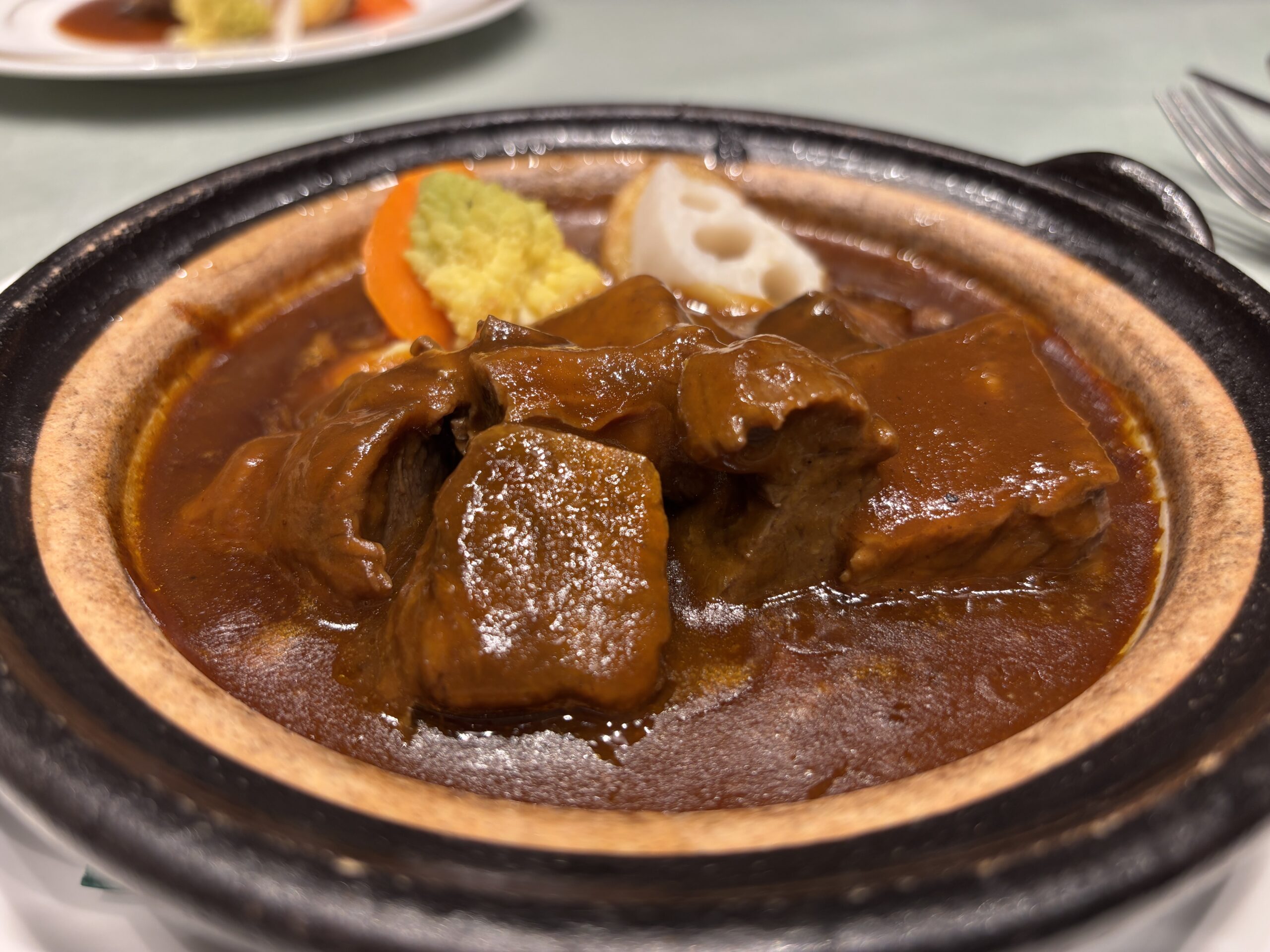 人形町「芳味亭」最初の一口で感じたビーフスチューの奥行き