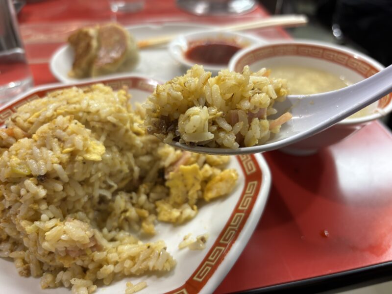 大井町「永楽」チャーハンの風味に混ざる店内に漂う焦がしネギ油の香り