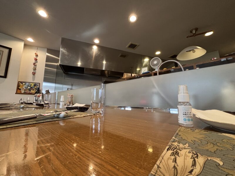 桜木町「綺・Luck（キラク）」静けさの中で響く作業音は厳かな雰囲気を醸し出す