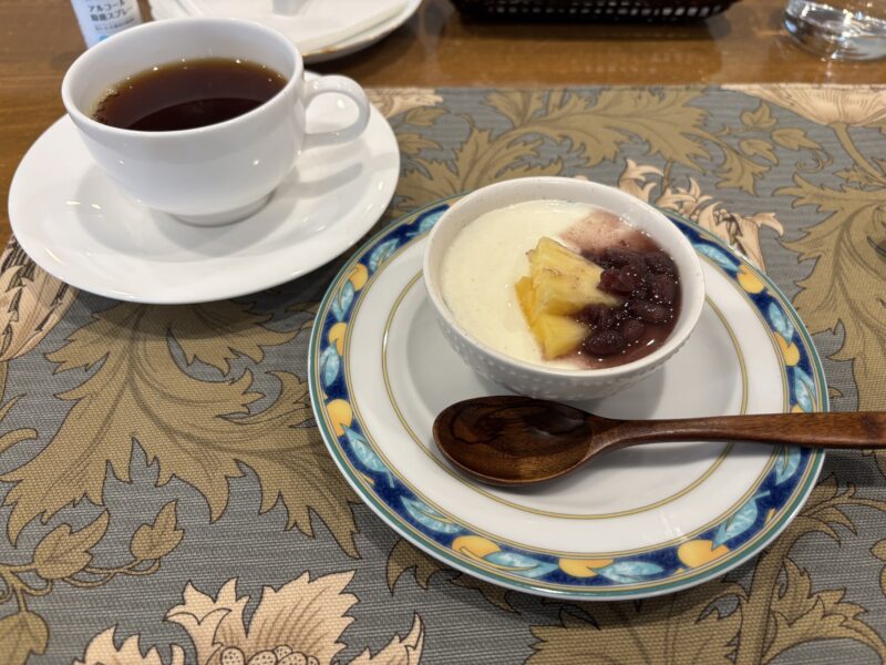 桜木町「綺・Luck（キラク）」コース料理の締めに提供されたデザートとコーヒー