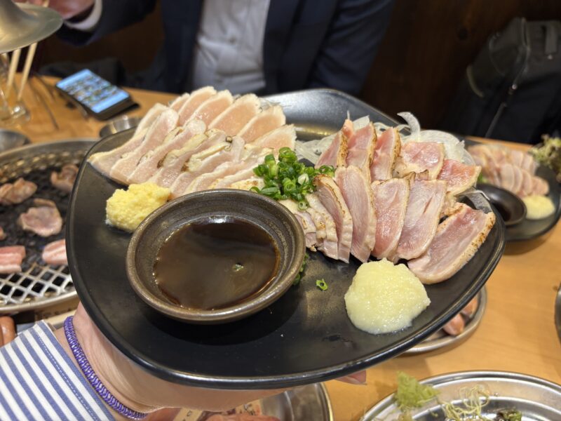 上野「鳥ひびきちゃん」刺身で確認できる朝〆大山どりの鮮度