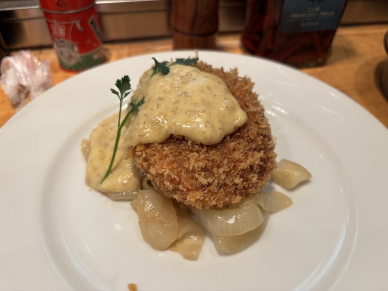 森下「山利喜」神社ソースが印象的だった特製メンチカツ