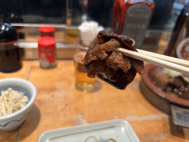 森下「山利喜」噛むたびにプリプリとした弾力を楽しめる”もつ煮”