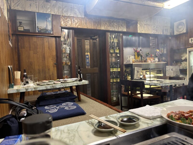 中野・新井薬師「中野苑」昭和の焼肉店を彷彿とさせるモクモクと煙る店内