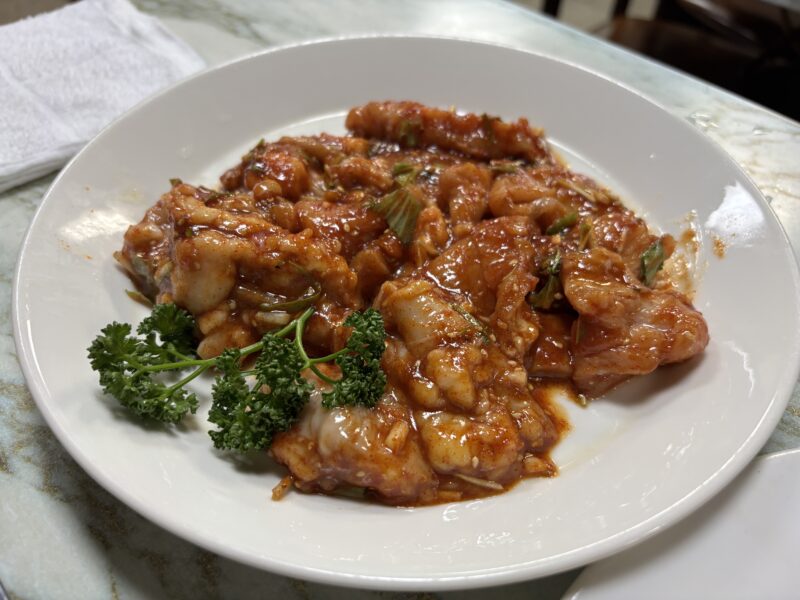 中野・新井薬師「中野苑」一口噛むと旨みが弾けるように広がる“ホルモン”