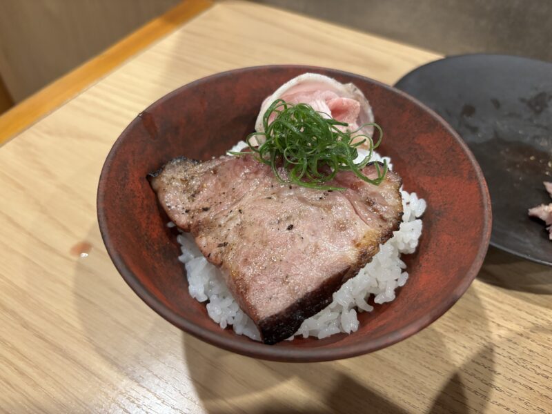 千歳船橋「らーめんMAIKAGURA」ご飯を追加して作った即席のチャーシュー丼