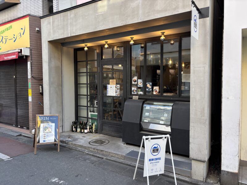 下高井戸「HEIM」全面ガラス張りのおしゃれカフェを代表するような外観