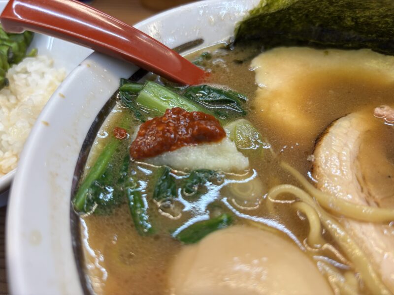 中野坂上「麺家たいせい」ニンニクと豆板醤を投入すると旨みが1段階進化