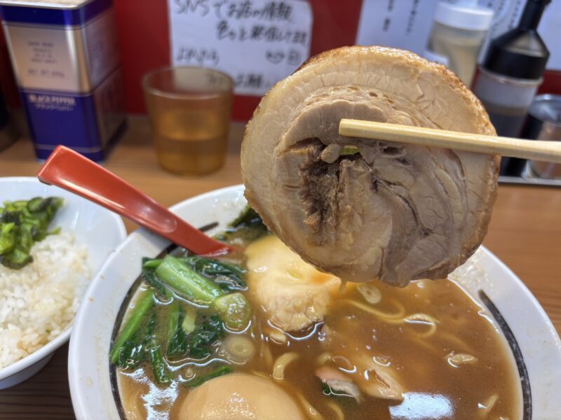 中野坂上「麺家たいせい」自家製のチャダレに漬け込まれたホロホロの豚バラ