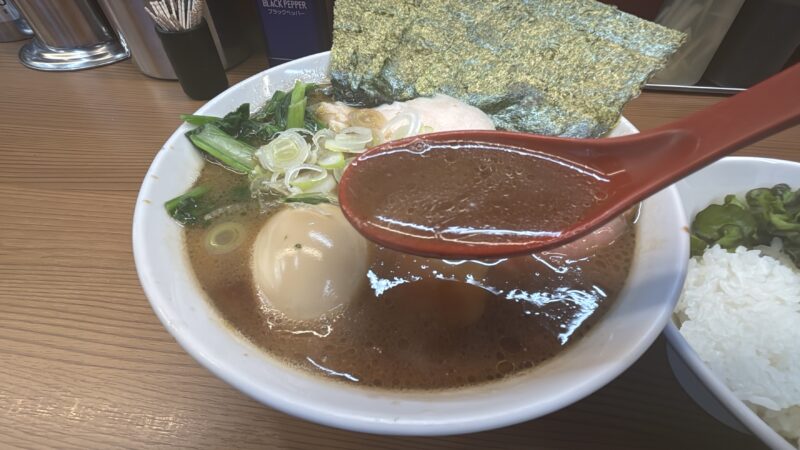 中野坂上「麺家たいせい」醤油の強い輪郭と豚骨のコクを感じるスープ