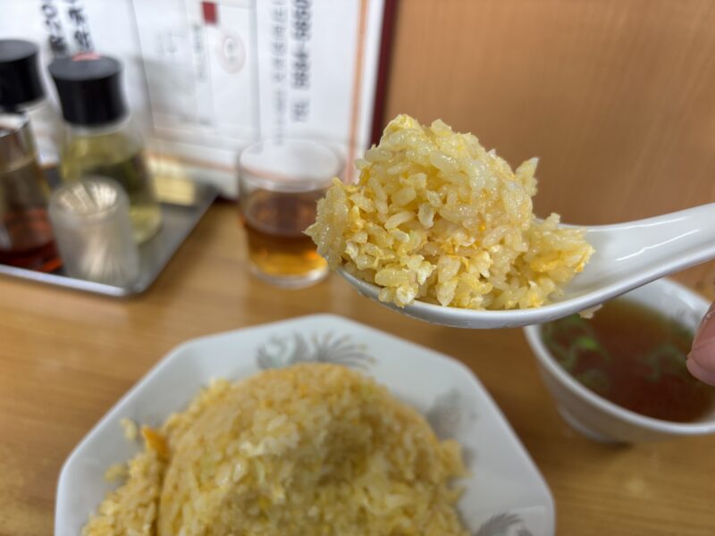 本駒込「中華兆徳」米粒がほぐれる感触が手元に伝わる“パラパラ黄金炒飯”