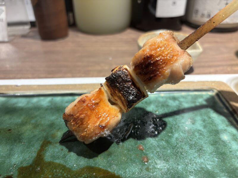 飯田橋「焼鳥×和酒 遊」脂が多く噛むたびに肉汁が溢れ出す伊達どりのもも肉串