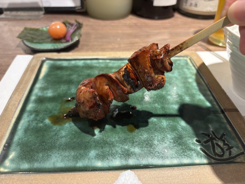 飯田橋「焼鳥×和酒 遊」秘伝のタレをたっぷり纏った濃厚なレバー串