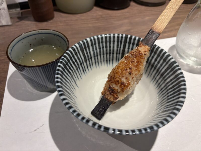 飯田橋「焼鳥×和酒 遊」コース料理“〆のご飯串”はご飯串と出汁割りセットでサラッと