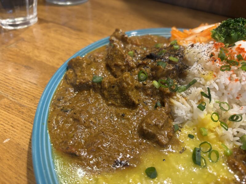 中野坂上「SpiceCurry FIFTY」辛味が駆け抜けるスリランカ風ビーフカレー
