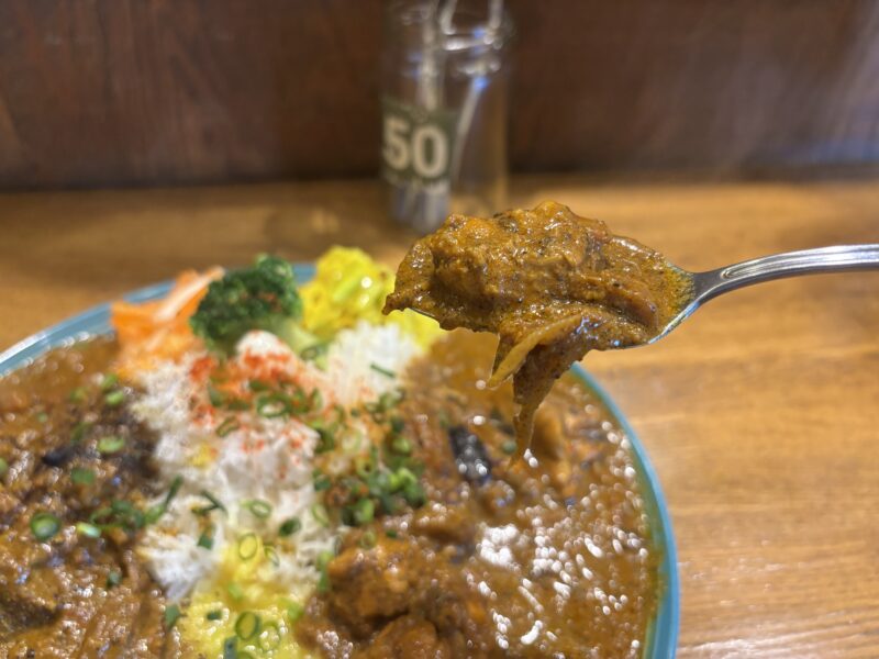 中野坂上「SpiceCurry FIFTY」すっと抜けるスパイスの抜け感が絶妙なチキンカレー