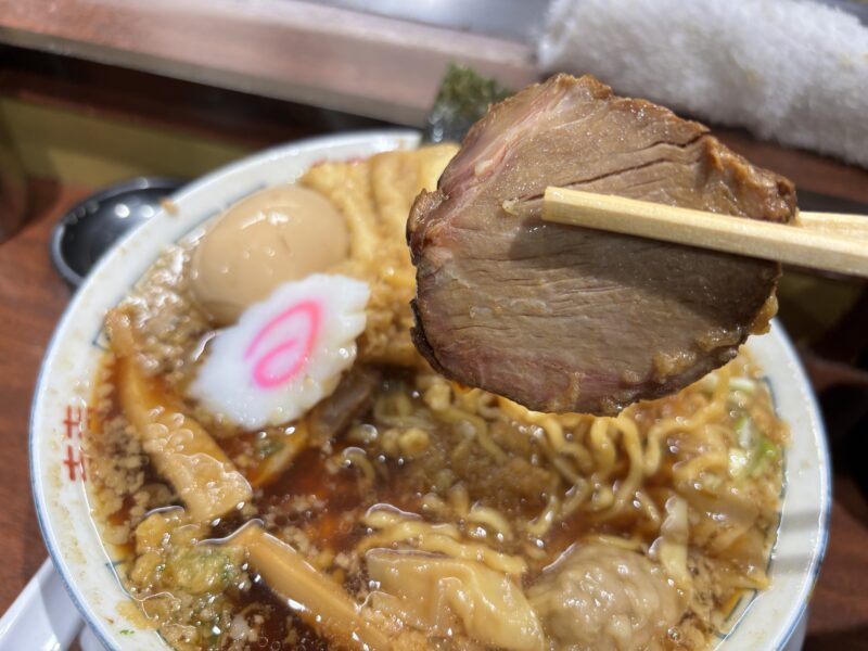 大井町「立食い中華蕎麦 いりこ屋」噛むごとに旨味がじわっと出るオールドタイプのチャーシュー