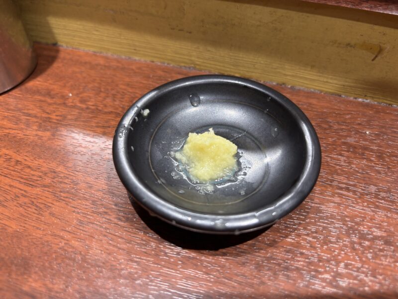 大井町「立食い中華蕎麦 いりこ屋」味変に欠かせない無料の“すりおろし生姜”