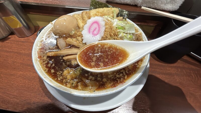 大井町「立食い中華蕎麦 いりこ屋」鼻へ抜けるいりこの香りが食欲をそそるスープ