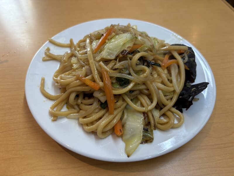 御徒町「中華珍満」ふわっと醤油の香りが立つ名物の“やきそば”