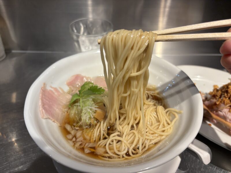 芦花公園「中華そば 成城青果」すすった瞬間にパツンと切れる歯切れの良い麺