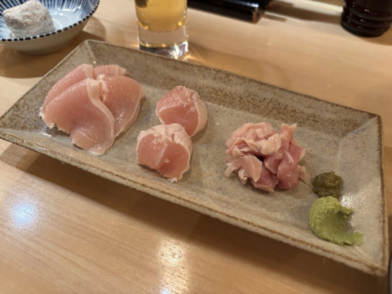 五反田「庭つ鶏」処理の丁寧さがそのまま味わいに出る“鶏の湯引き”