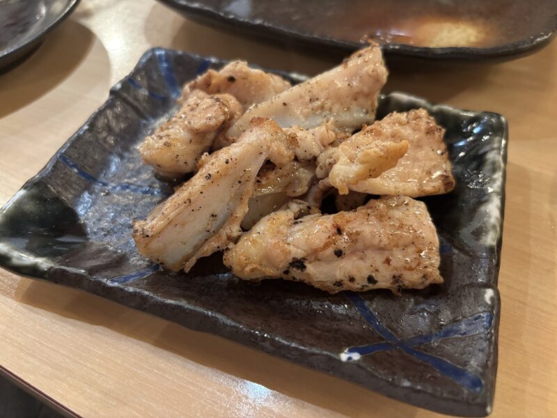 五反田「庭つ鶏」軟骨の周りに旨みの元の肉が残った“軟骨焼き”