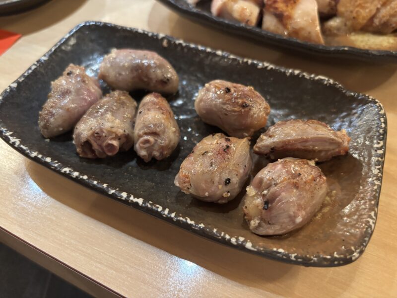 五反田「庭つ鶏」開いていない丸ハツは串に刺さないため旨みが外に逃げない。