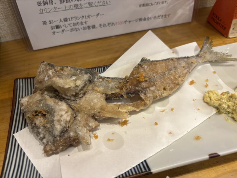 吉祥寺「かどや魚丸」アジフライの副産物“有頭の骨せんべい”が意外な伏兵だった