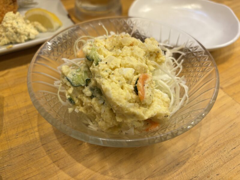 吉祥寺「かどや魚丸」店内仕込みの複雑な味わいが楽しめる“ポテサラ”