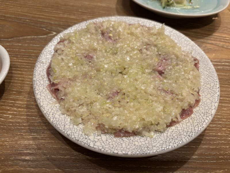 中目黒「炭火焼肉ホルモンうしごろ」自由が丘の“漢江”のタン塩を思わせる見た目の“極みのタン”