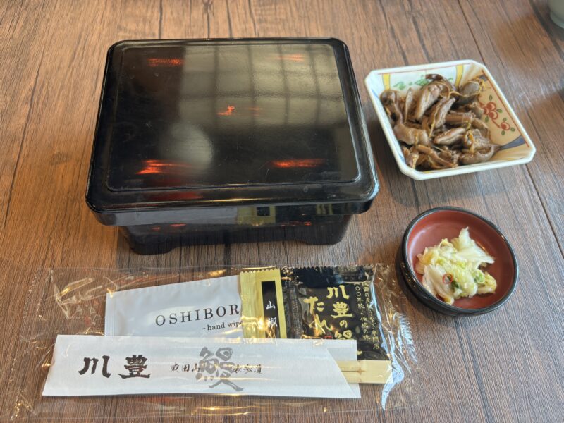 成田山新勝寺「川豊」黒塗りの重箱の隙間から炭火の香りが漏れてきそうな“うな重”