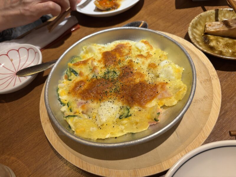 三軒茶屋「赤星」舌先で仄かな温度を感じられる”焼きポテトサラダ”