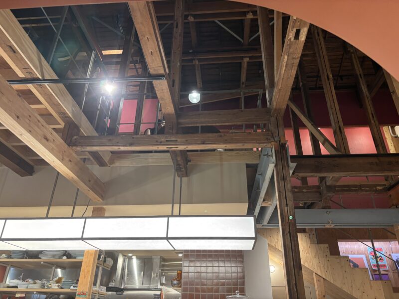 下北沢「ニューかかん」ハリがむき出しで風情のある古民家をリフォームした中華酒場