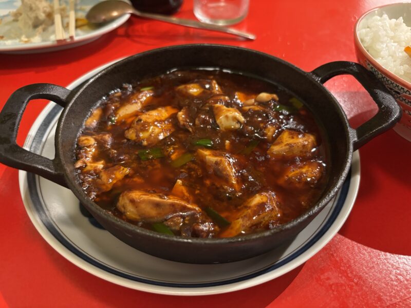 下北沢「ニューかかん」まだ火が入っているような熱気をまとった“麻婆豆腐”