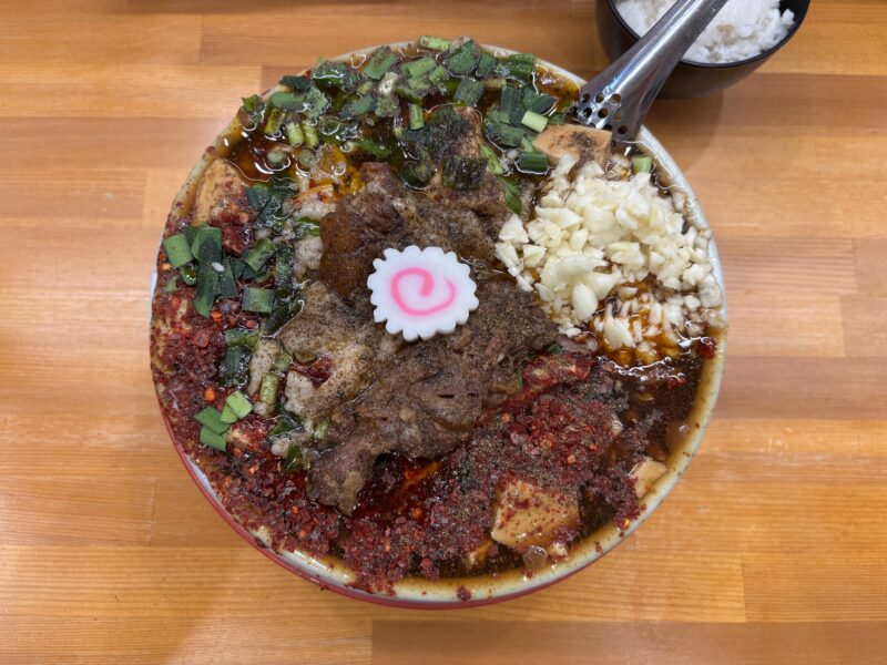 護国寺「らーめん護什番」圧倒的ビジュアルの”旨辛痺麺”(並盛り)