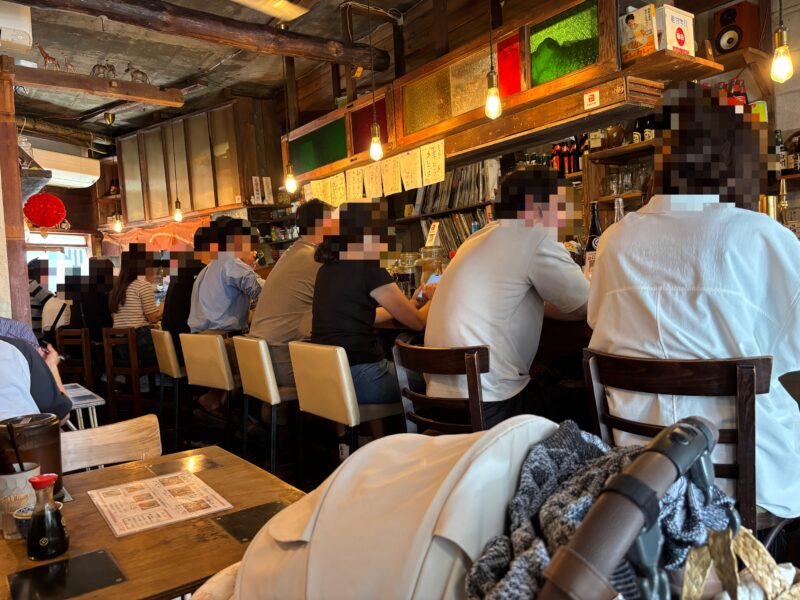 西荻窪「シュウマイルンバ」昭和レトロをテーマにした空間が広がる店内