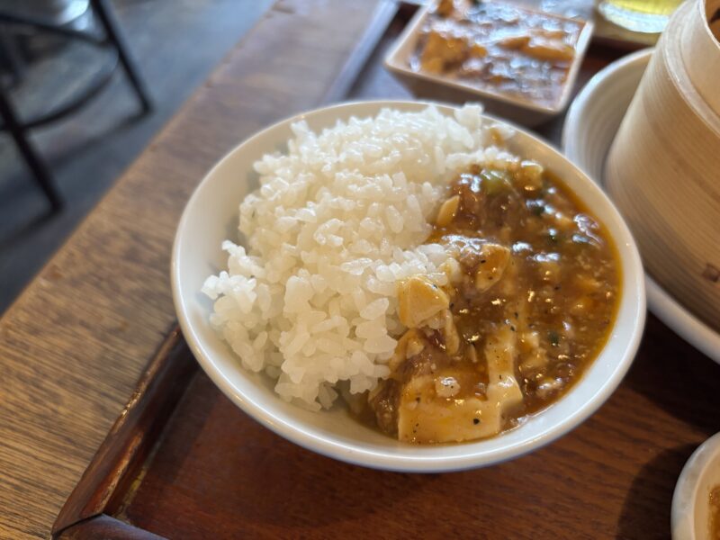 西荻窪「シュウマイルンバ」お代わりご飯には麻婆豆腐乗るサプライズ
