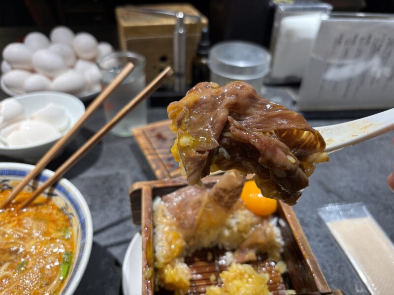 新宿「駄目な隣人」立ち上がる香りはまるで“高級すき焼き”