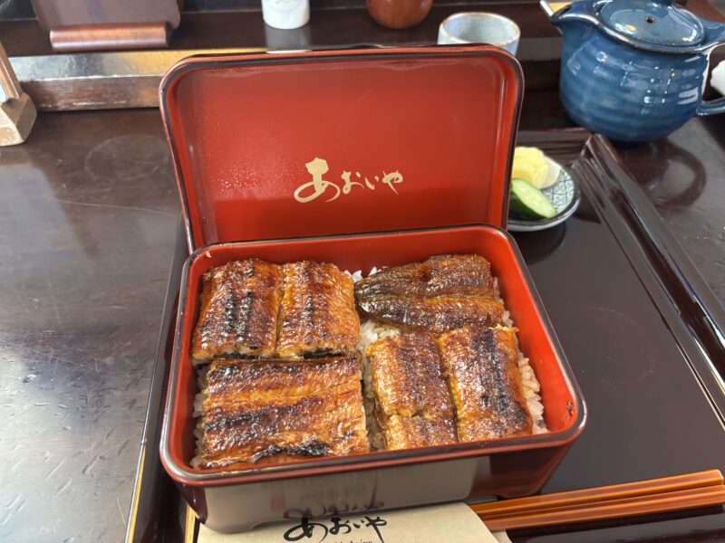 静岡・浜松「あおいや」美しい焼き目の付いた関西風の鰻重