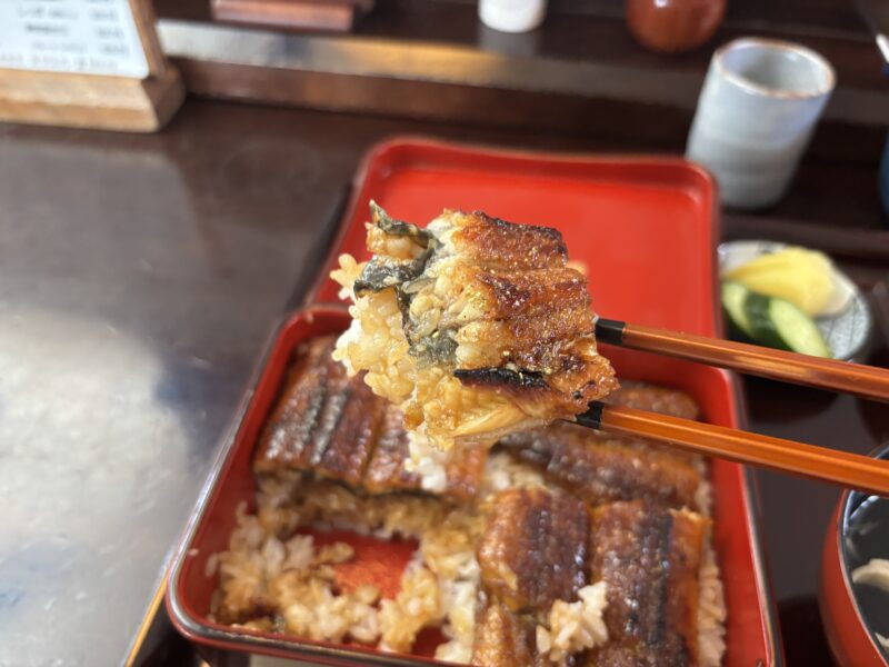 静岡・浜松「あおいや」外側はカリッと香ばしく中は柔らかくほどける絶妙な食感の鰻重