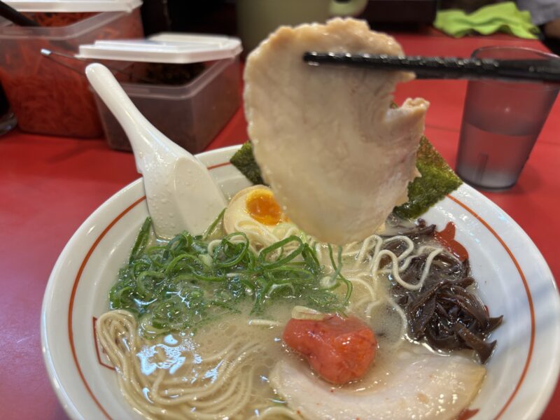 銀座「長浜屋台やまちゃん」口の中でやわらかくほどけるような食感のチャーシュー