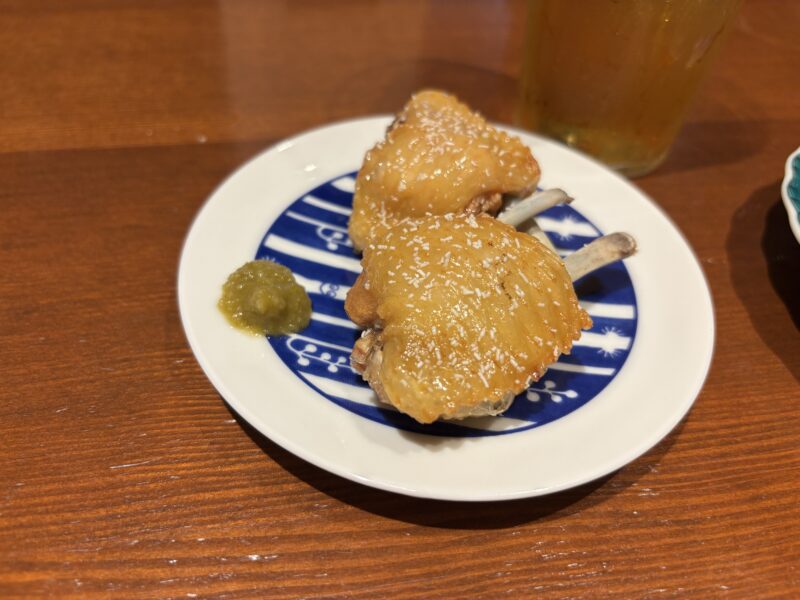 十条「大西酒店」手羽先のの半身のような“骨付き唐揚げ”