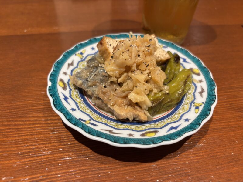 十条「大西酒店」口の中の脂をさっぱりと流してくれる“鯖旬菜南蛮漬け”
